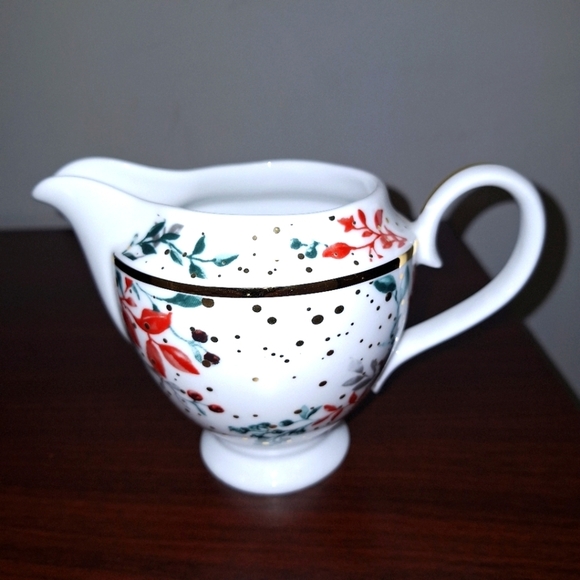 Martha Stewart Macys Royal Blush holiday creamer. - Picture 1 of 5